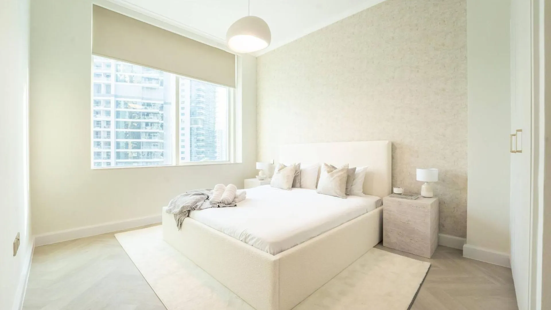 White Pearl 1Br Haven Marina Canal View Dubai Apartment