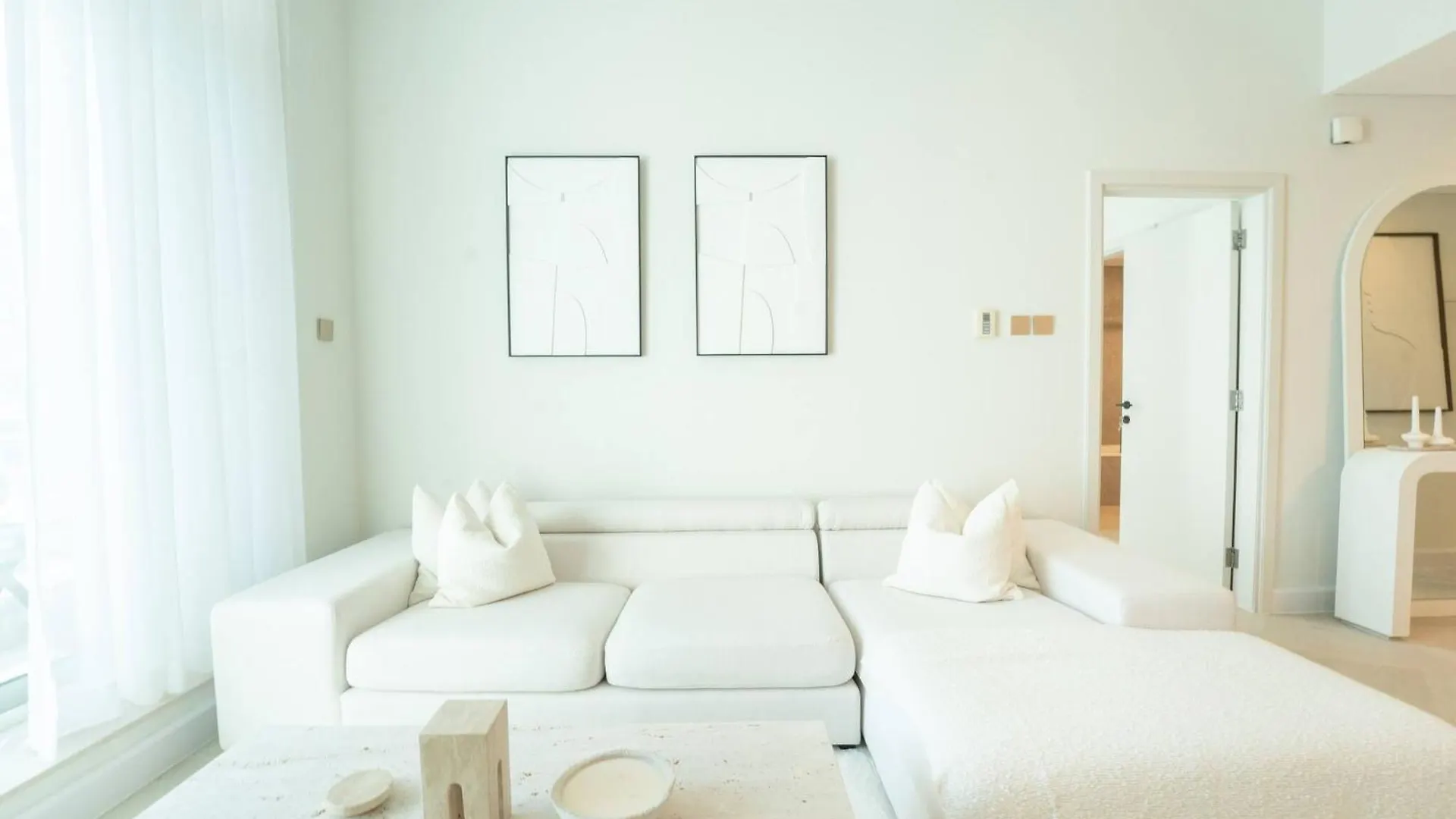 White Pearl 1Br Haven Marina Canal View Dubai Apartment